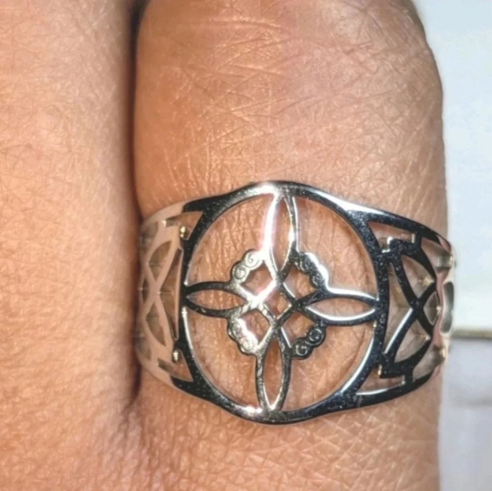 Silvery Stainless  steel Cutout Celtic-knot Style Ring Sz9